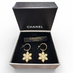 CHANEL Authentic Gold Snowflake Pierced Earrings with Box